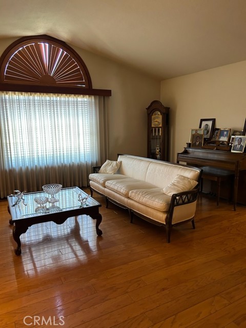 Detail Gallery Image 8 of 47 For 15166 Pocahantas St, Apple Valley,  CA 92307 - 5 Beds | 3/1 Baths