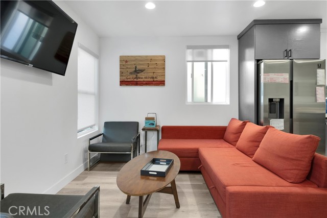 5226 W 20th Street, Los Angeles CA: https://media.crmls.org/medias/8c8b3b5c-fe2c-4603-99b5-7fcd5b1ed87c.jpg