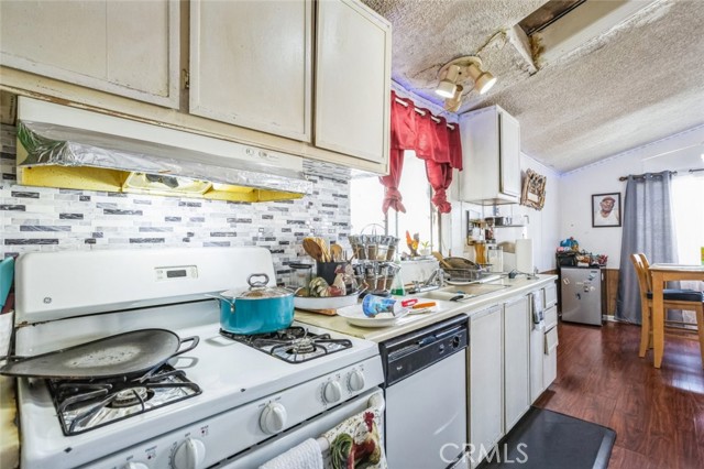 Detail Gallery Image 16 of 23 For 3300 15th St #230,  Rosamond,  CA 93560 - 3 Beds | 2 Baths