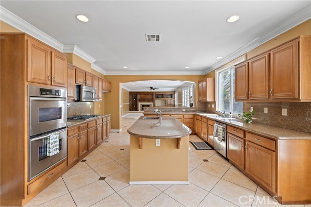 2394 Old Heritage Road, Riverside CA: https://media.crmls.org/medias/8c8d5dad-8989-4c43-958c-d676be3c29f5.jpg
