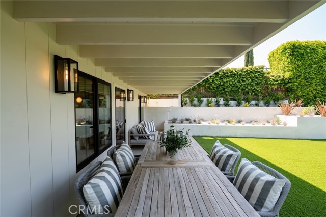 13817 Valley Vista Blvd, Sherman Oaks CA: https://media.crmls.org/medias/8c8d741e-d727-4bb3-9cb0-424a74cb54ca.jpg