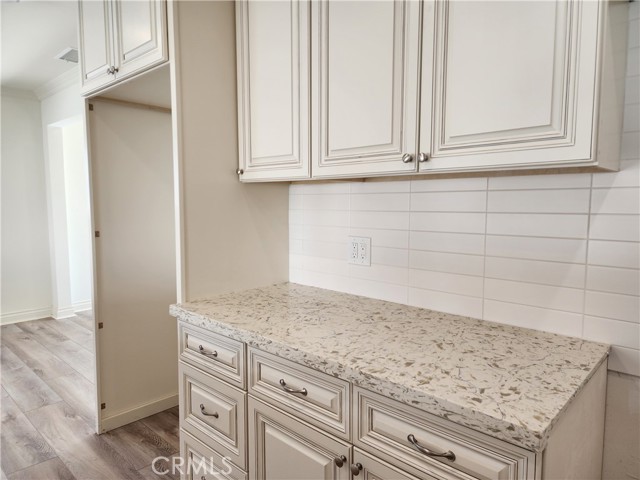 Image 13 of 50 For 453 Laurel Avenue