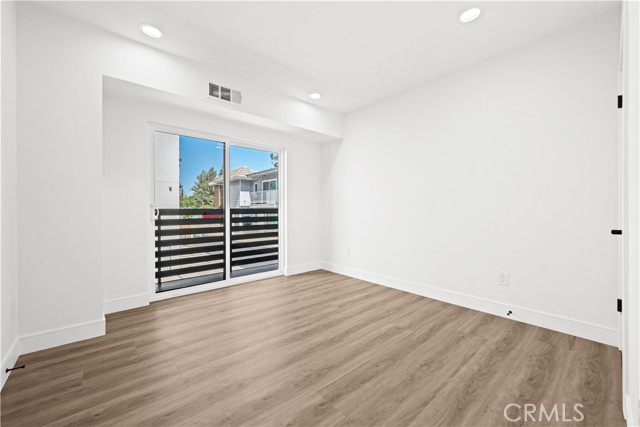 6704 1/2 Kester Avenue, Van Nuys CA: https://media.crmls.org/medias/8c8e6d3a-deef-4112-bb60-912325a1a7da.jpg