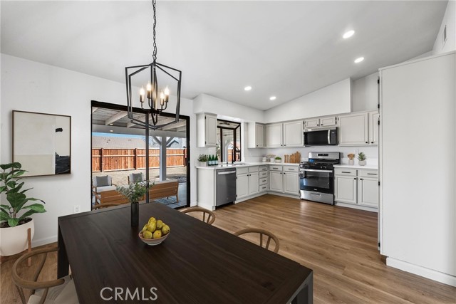 Detail Gallery Image 8 of 42 For 2049 Millcreek Way, Palmdale,  CA 93551 - 4 Beds | 2 Baths