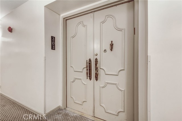 Detail Gallery Image 11 of 32 For 1277 S Beverly Glen Bld #303,  Los Angeles,  CA 90024 - 2 Beds | 2/1 Baths