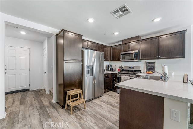 Detail Gallery Image 7 of 59 For 7155 Citrus Ave #315,  Fontana,  CA 92336 - 3 Beds | 2/1 Baths
