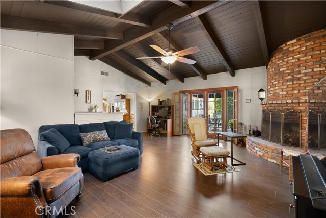 14432 Elmhurst Cir, Huntington Beach CA: https://media.crmls.org/medias/8c919e83-9ce2-4bfd-92a8-b1e18133c7de.jpg