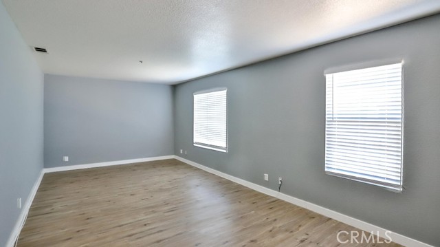 Detail Gallery Image 12 of 30 For 11355 Tondela St, Fontana,  CA 92337 - 5 Beds | 2/1 Baths