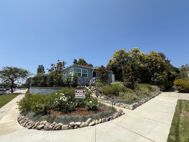 1002 N Glenoaks BLVD
