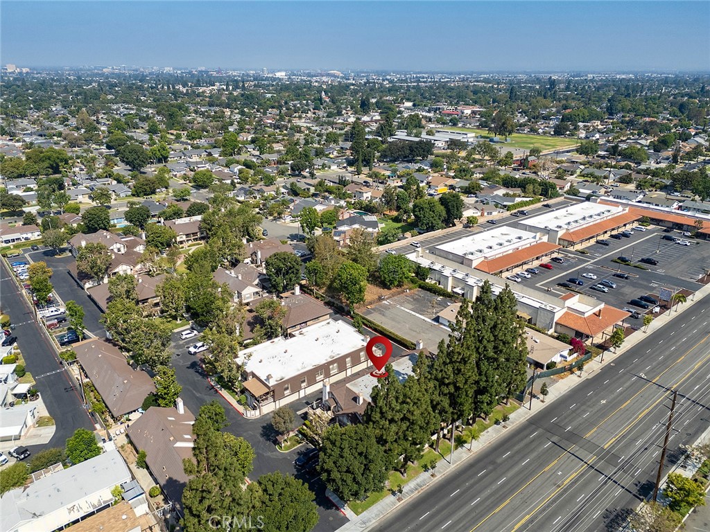 https://media.crmls.org/medias/8c927ab1-1229-4385-b0e9-533ff0a63fc3.jpg?preset=X-Large