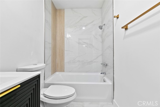 960 Larrabee Street, West Hollywood CA: https://media.crmls.org/medias/8c92c795-3924-45ca-8985-2d8945bf22a5.jpg