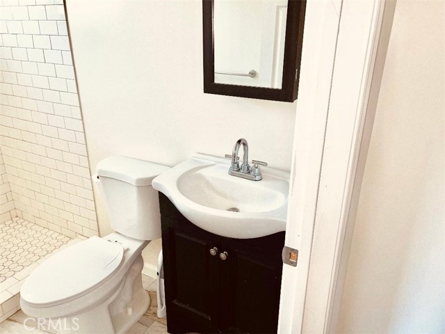 Detail Gallery Image 5 of 6 For 17402 Mayall, Northridge,  CA 91325 - 2 Beds | 1 Baths