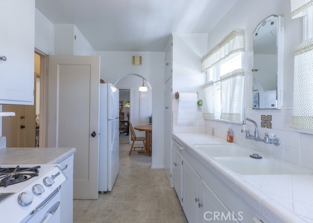 132 St Joseph Avenue, Long Beach CA: https://media.crmls.org/medias/8c9347cd-7907-4724-b78b-9a69498cda80.jpg
