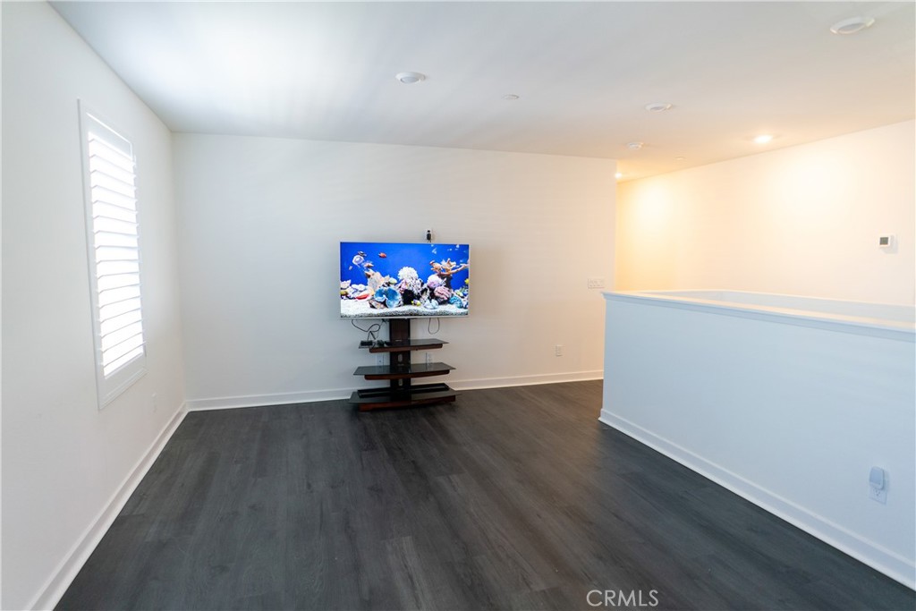 https://media.crmls.org/medias/8c938e25-50f2-4985-9cf8-39cc6758893c.jpg?preset=X-Large