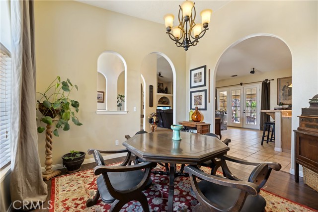 8328 Chateau Road, Phelan CA: https://media.crmls.org/medias/8c93a12e-68ed-4d6b-9757-7f7bc463c8c1.jpg