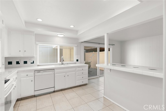 4128 Orange Avenue, Cypress CA: https://media.crmls.org/medias/8c93abb9-71ea-42fc-b10d-39481c8aca04.jpg