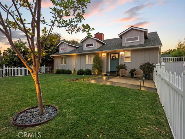 Detail Gallery Image 1 of 1 For 4943 Mammoth Ave, Sherman Oaks,  CA 91423 - 4 Beds | 3 Baths