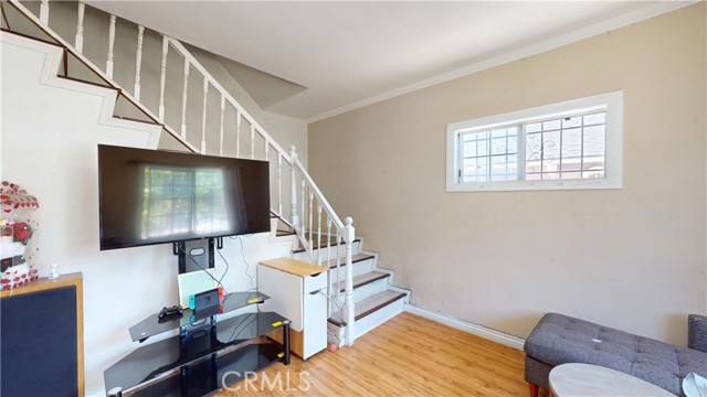 5854 Woodlawn Avenue, Los Angeles CA: https://media.crmls.org/medias/8c947c08-92b0-481d-a3ce-666d0130d16f.jpg