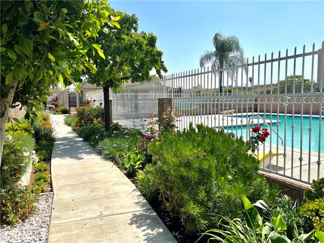 Detail Gallery Image 9 of 39 For 8607 Burnet Ave #H,  North Hills,  CA 91343 - 2 Beds | 1/1 Baths