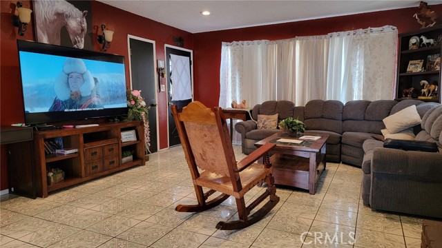 Detail Gallery Image 10 of 12 For 648 E 5th St, San Jacinto,  CA 92583 - 3 Beds | 2 Baths