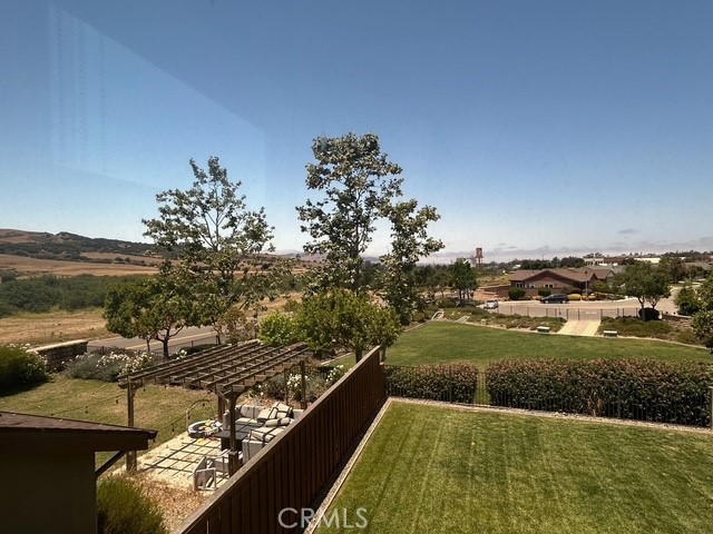 https://media.crmls.org/medias/8c956916-6ed7-48e6-8c69-93cf85c1176f.jpg?preset=X-Large