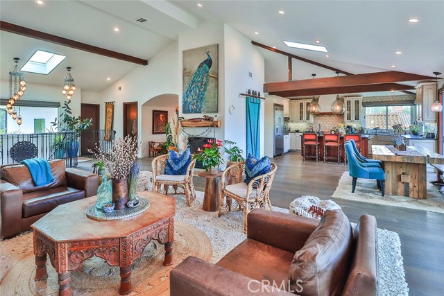 Detail Gallery Image 5 of 45 For 5617 Colodny Dr, Agoura Hills,  CA 91301 - 6 Beds | 4/1 Baths