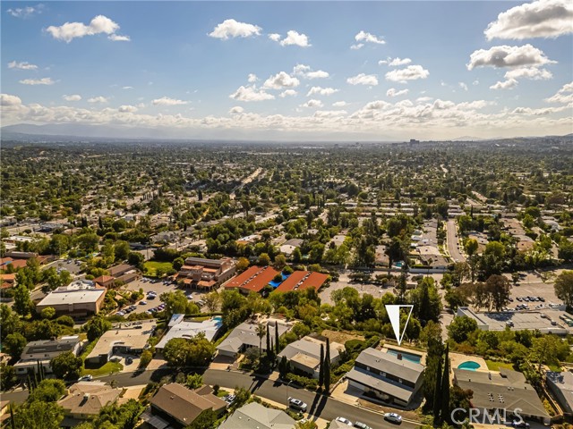 Detail Gallery Image 11 of 75 For 6040 Pat Ave, Woodland Hills,  CA 91367 - 5 Beds | 4/2 Baths