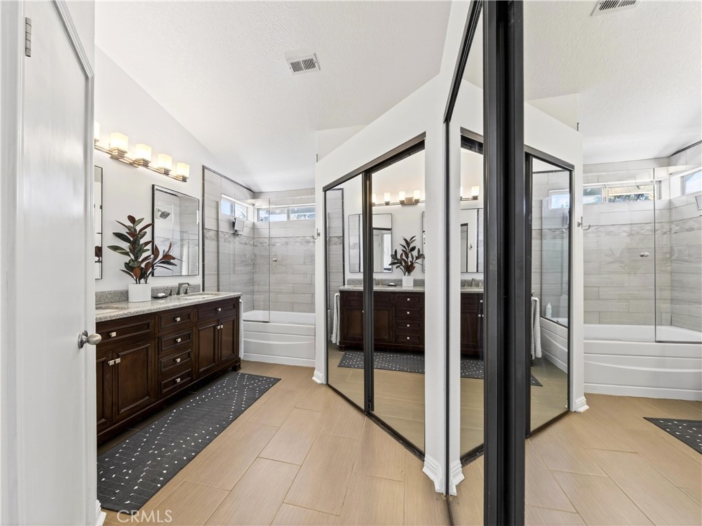 https://media.crmls.org/medias/8c98ea84-8710-44e0-99da-d2e865b9b951.jpg?preset=X-Large