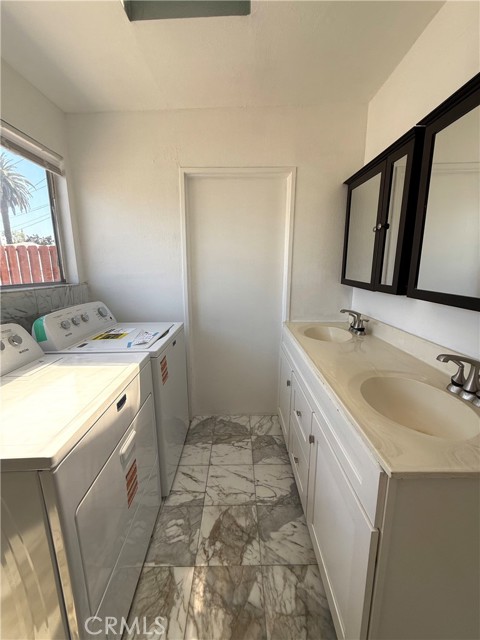 Detail Gallery Image 12 of 16 For 7062 Calvin Ave, Reseda,  CA 91335 - 4 Beds | 2 Baths