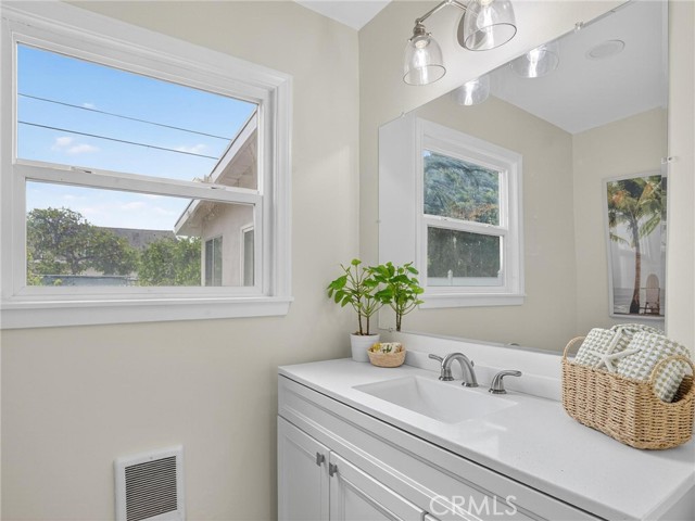 Image 26 of 43 For 3638 156th Street