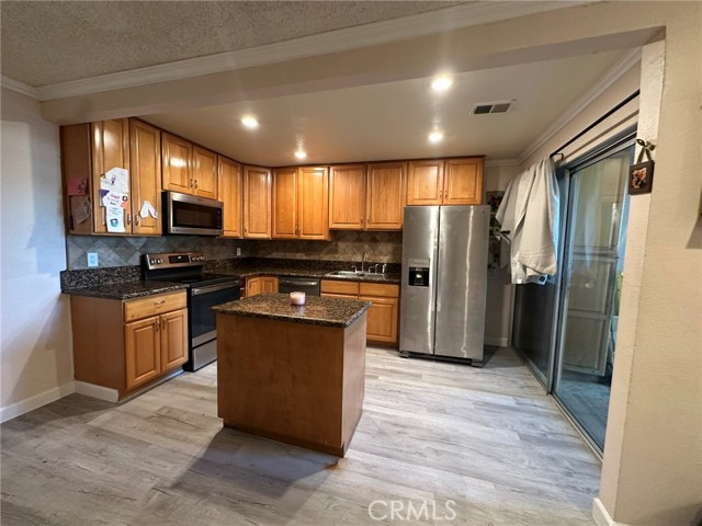 Detail Gallery Image 7 of 28 For 18512 #E Mayall, Northridge,  CA 91324 - 4 Beds | 3 Baths