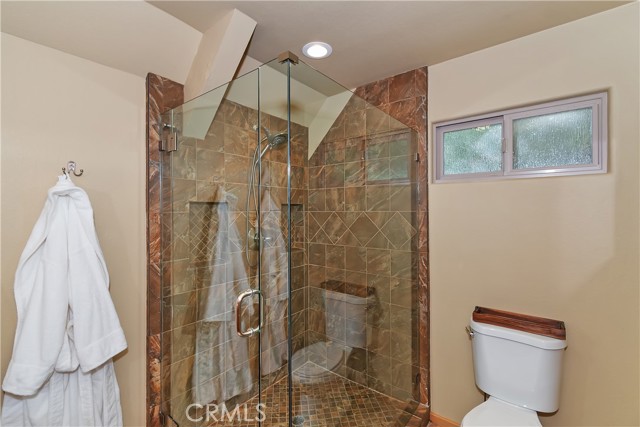 26621 Thunderbird Drive, Lake Arrowhead CA: https://media.crmls.org/medias/8c9a7d9a-277b-41a4-91a5-f9d4bf6aac2b.jpg