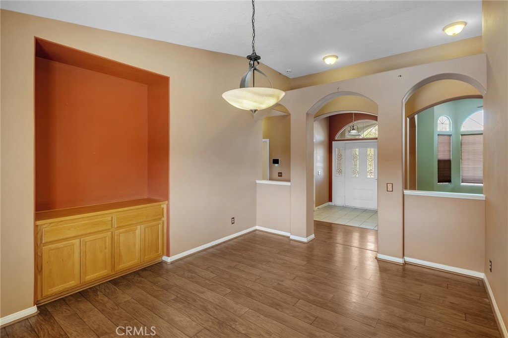 https://media.crmls.org/medias/8c9ad30e-d8e9-49af-8ddc-33ac9771bc20.jpg?preset=X-Large