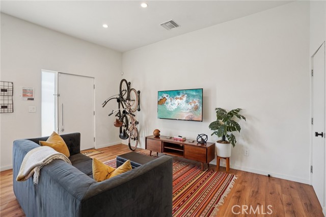 1401 Termino Avenue, Long Beach CA: https://media.crmls.org/medias/8c9aea60-43f1-438e-9a82-2e9a8d67f0f4.jpg