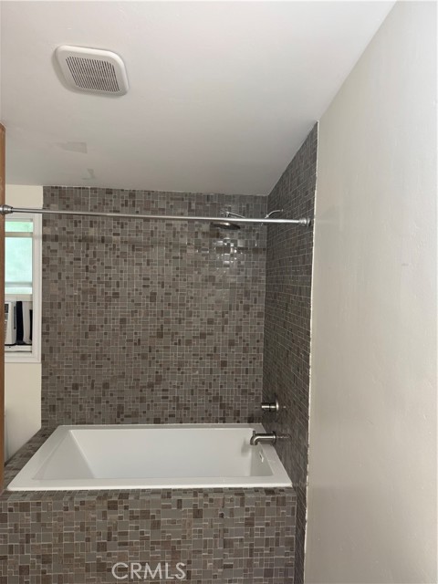 343 Bard Lane, Ventura CA: https://media.crmls.org/medias/8c9b35c9-99f8-4031-8d02-d932afd5e99f.jpg