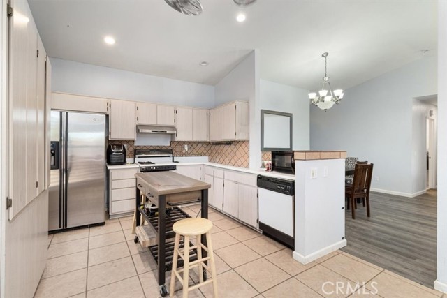 10715 Wakefield E Street, Adelanto CA: https://media.crmls.org/medias/8c9c3ddd-a70f-43a2-824d-25a6c3a7eeaa.jpg