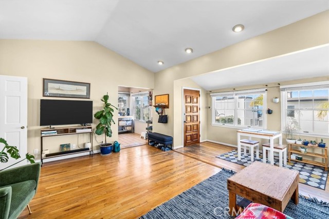 3512 Manhattan Avenue, Manhattan Beach, California 90266, 2 Bedrooms Bedrooms, ,2 BathroomsBathrooms,Residential,Sold,Manhattan Avenue,SB22078651