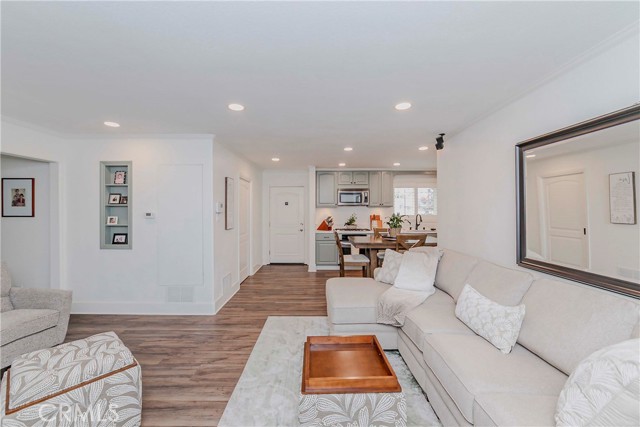 10252 Lorraine Lane, Cypress CA: https://media.crmls.org/medias/8c9d64d8-05ff-4570-bbe4-2ce5846c482c.jpg