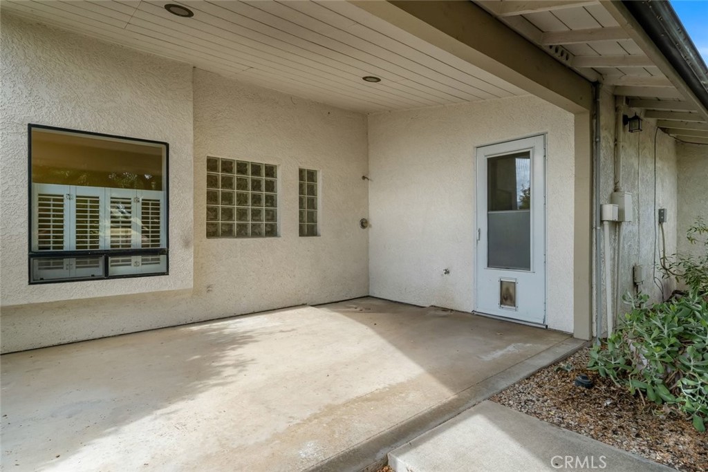https://media.crmls.org/medias/8c9dcabf-7a3a-4201-9aca-5dbcb9a6bdae.jpg?preset=X-Large