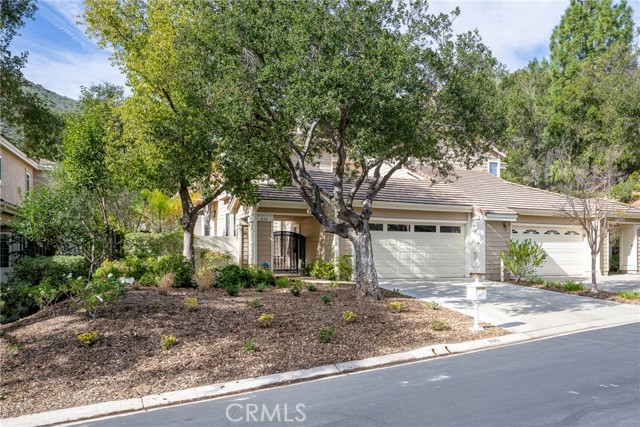 939 Blue Mountain, Westlake Village CA: https://media.crmls.org/medias/8c9ddb68-da97-4e71-b4d2-a00134b74e62.jpg