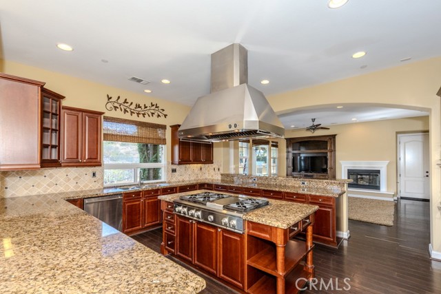 3811 Belgian Lane, Yorba Linda CA: https://media.crmls.org/medias/8c9e4da1-2c07-4f8e-9489-3156b8cb3e08.jpg
