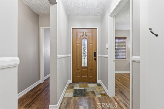 Detail Gallery Image 4 of 32 For 15944 Gledhill St, North Hills,  CA 91343 - 5 Beds | 2/1 Baths