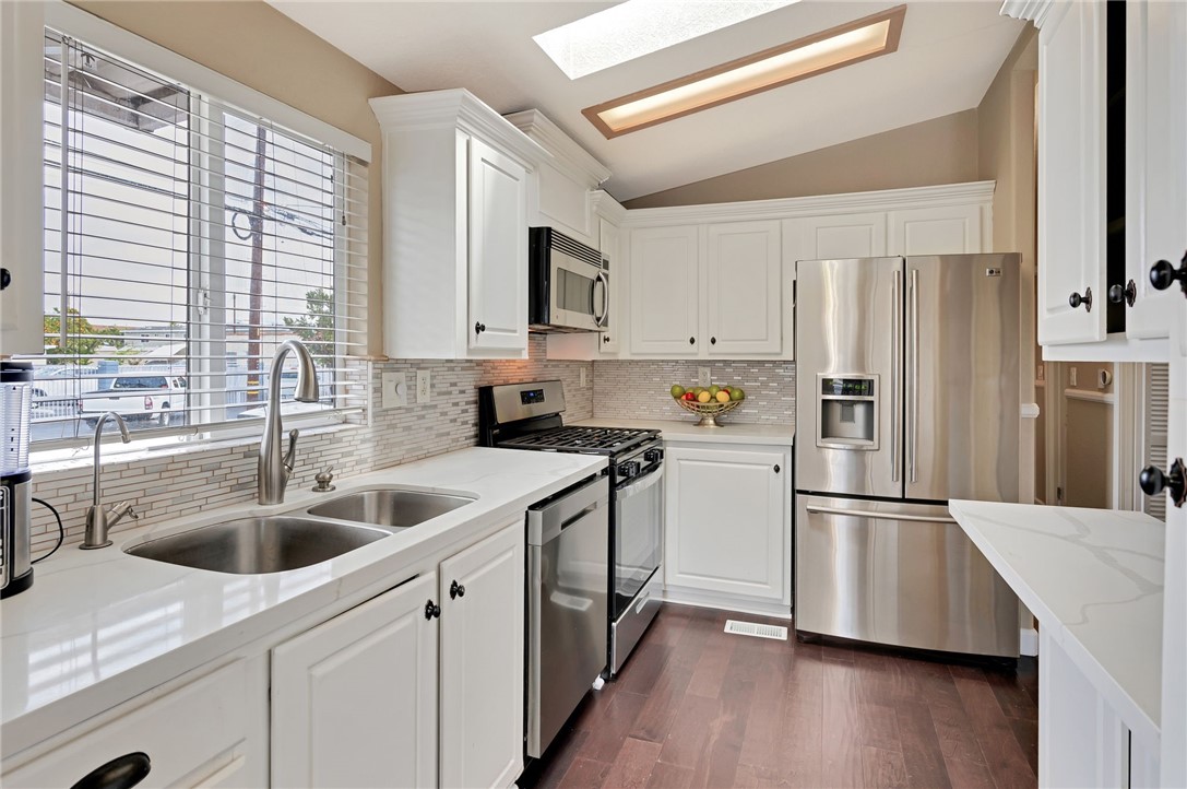 Detail Gallery Image 7 of 25 For 17820 Lakewood Bld #28,  Bellflower,  CA 90706 - 2 Beds | 2 Baths