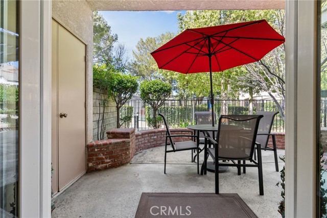 Detail Gallery Image 40 of 64 For 24436 Hampton Dr #C,  Valencia,  CA 91355 - 2 Beds | 2/1 Baths