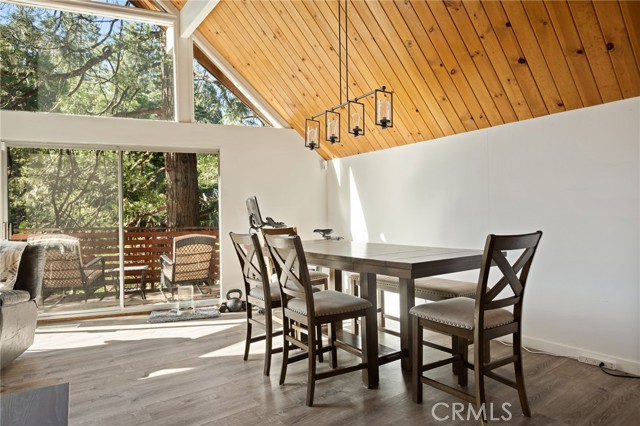 Detail Gallery Image 8 of 35 For 316 Pioneer Rd, Lake Arrowhead,  CA 92352 - 3 Beds | 2/1 Baths