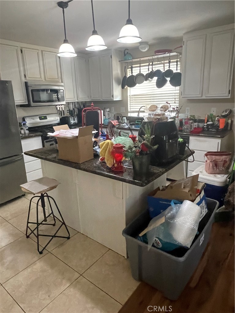 https://media.crmls.org/medias/8c9f9b5e-264b-495a-84f6-5016bedc66ca.jpg?preset=X-Large