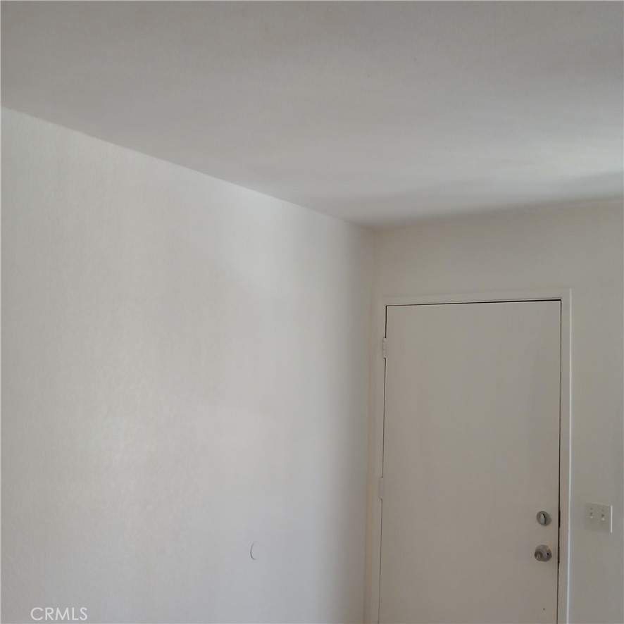 https://media.crmls.org/medias/8c9f9b82-b959-4121-be5b-75905cda9552.jpg?preset=X-Large