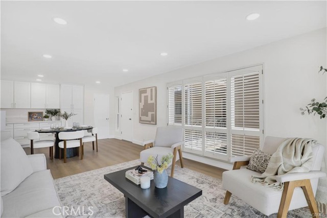 970 Palm, 200 photo 6
