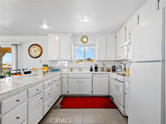 Detail Gallery Image 25 of 36 For 33825 P St, Barstow,  CA 92311 - 3 Beds | 3 Baths