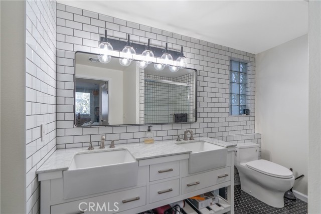 171 N Church Lane, Los Angeles CA: https://media.crmls.org/medias/8ca19d57-4a9a-4743-81df-08427099f749.jpg
